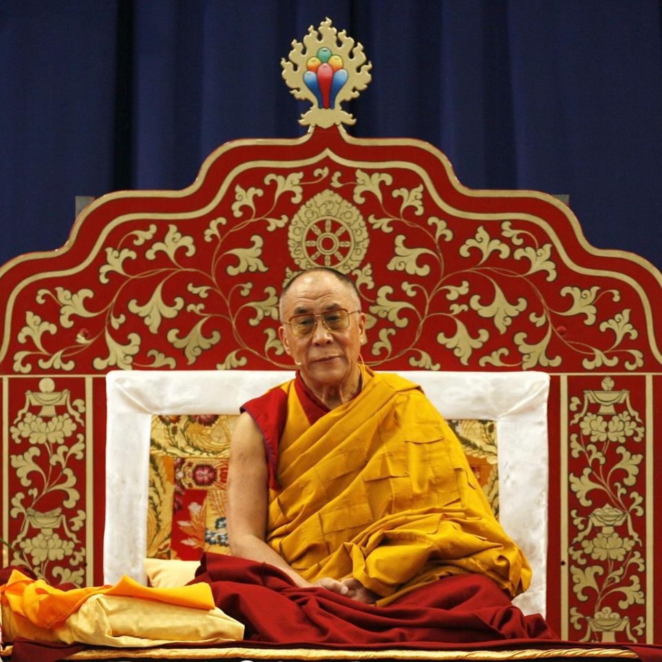 Als politischer Führer hat der Dalai Lama schon länger abgedankt. Was ihm noch bleibt: seine Rolle als spiritueller Führer und Entertainer