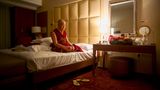 Nur wer die Vergänglichkeit akzeptiert, wird dem Kreislauf von Leiden und Wiedergeburt entkommen. Für Buddhisten gelingt diese Einsicht durch Meditation. So meditiert der Dalai Lama jeden Morgen um halb vier für etwa zwei Stunden. 