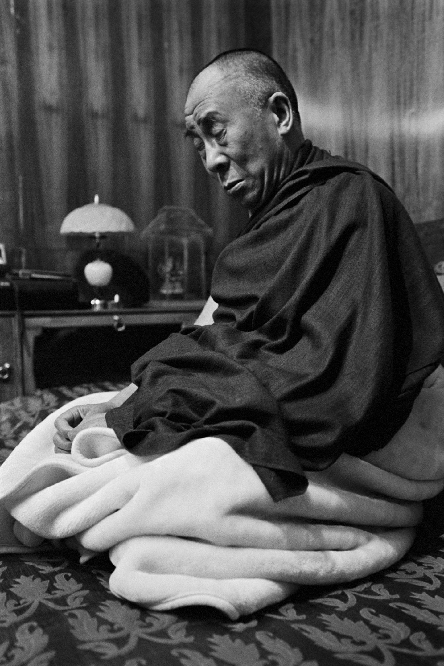 Sein Garten liegt allerdings nicht in seiner Heimat Tibet, sondern im indischen Dharamsala. Dorthin flüchtete der Dalai Lama 1959, nachdem China Tibet annektiert hatte. "Die systematische Unterdrückung ethnischer Tibeter wird bis heute unter dem Deckmantel des Antiseparatismus fortgesetzt", sagt der Tibetologe Oliver Schulz.