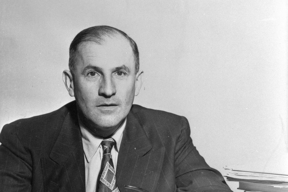 Robert Kempner am Schreibtisch im Februar 1951 0.7739