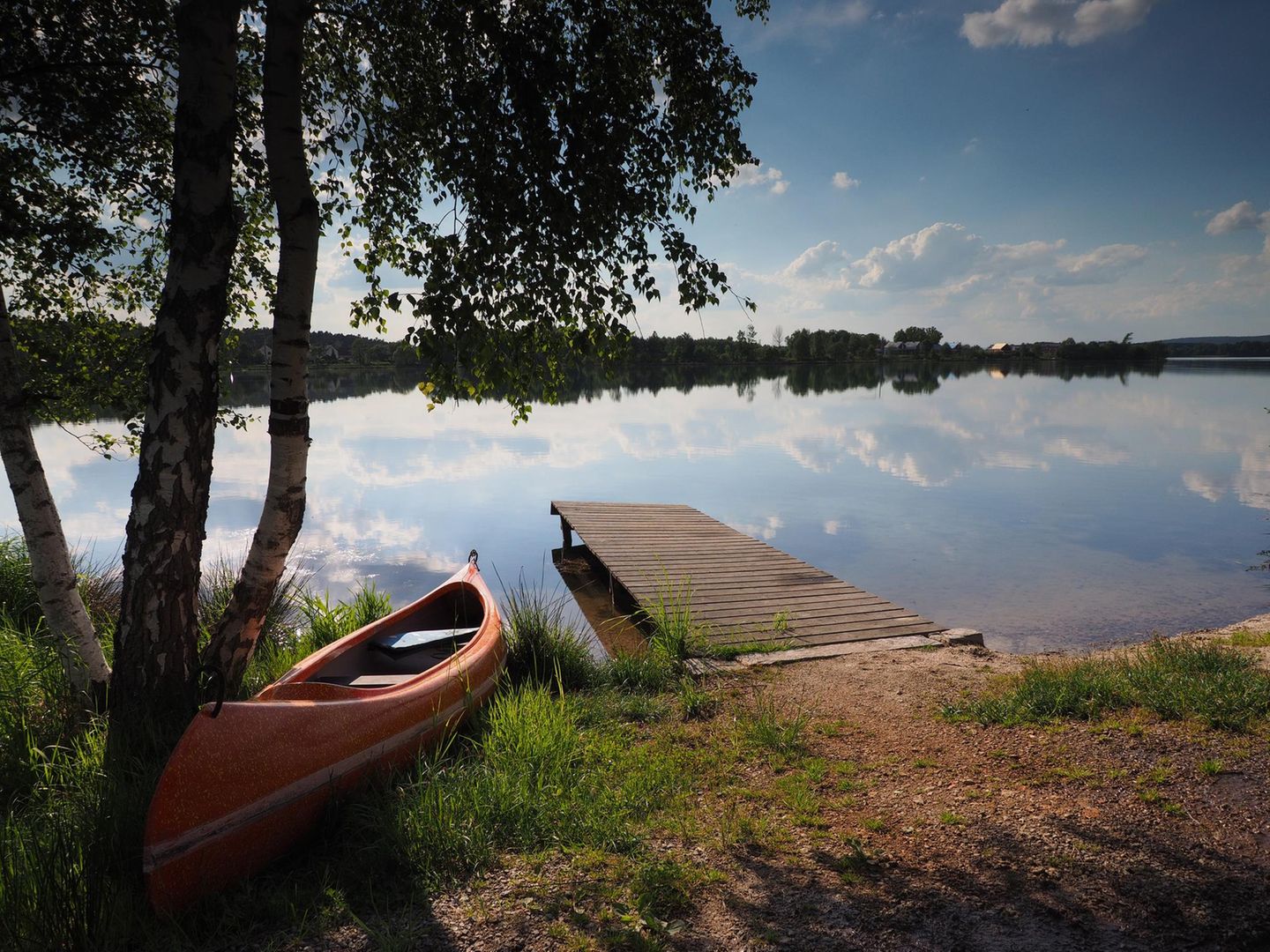 Kanu und Steg am Murner See
