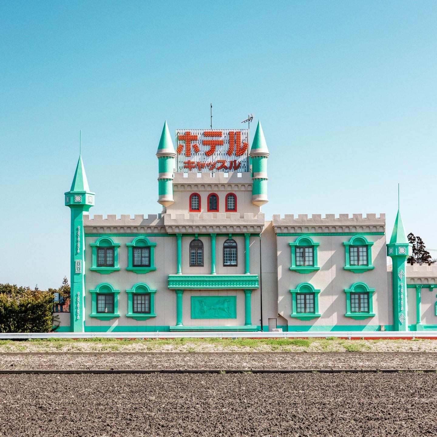 Attraktive Unterbringung Love Hotel-Fassade in Japan