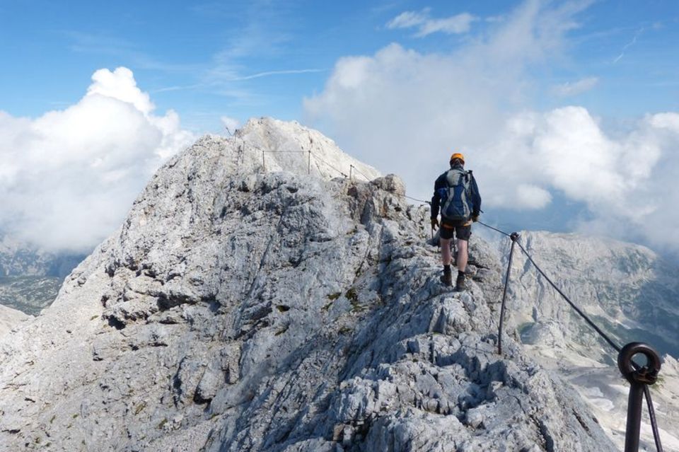 Auf dem Klettersteig wirkt alles ruhig: Doch in den Bergen kann das Wetter schnell umschlagen