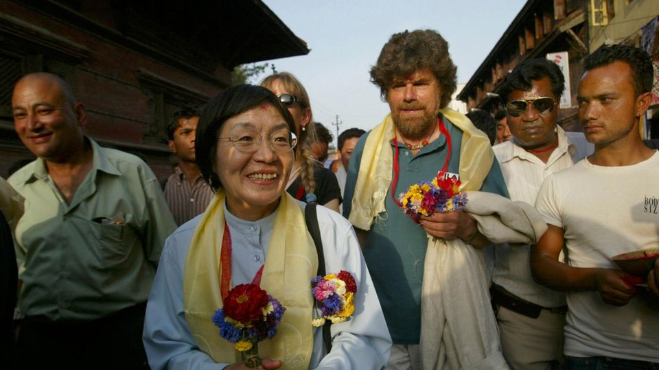 Junko Tabei und Reinhold Messner 2003 in Nepal