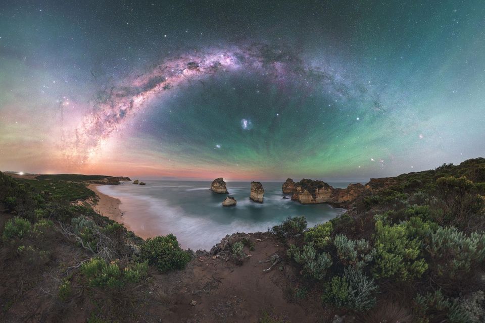 Diamond Beach mit Milchstraße in Australien 1.7778