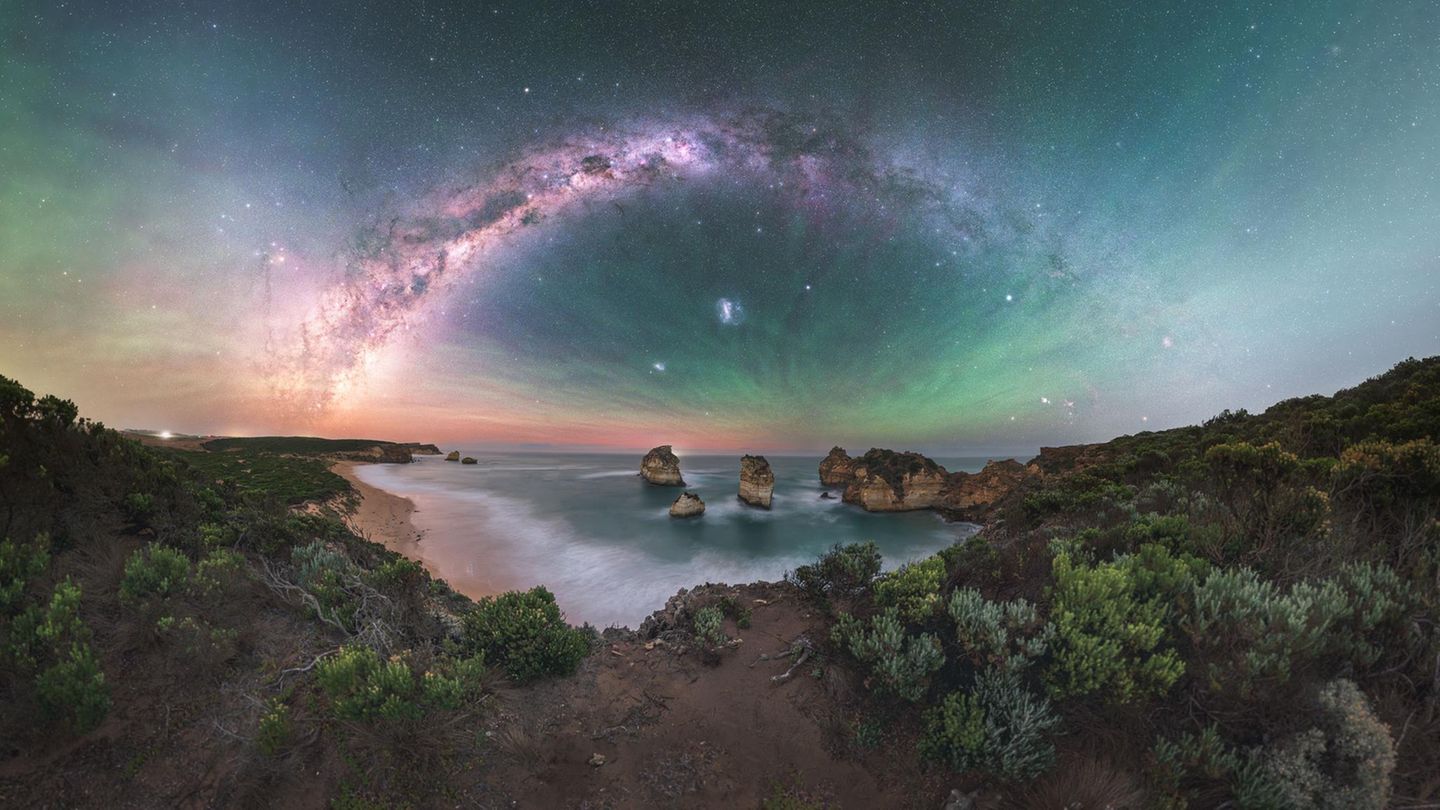 "Diamantstrand und Smaragdhimmel" – Brent Martin Diamond Beach mit Milchstraße in Australien