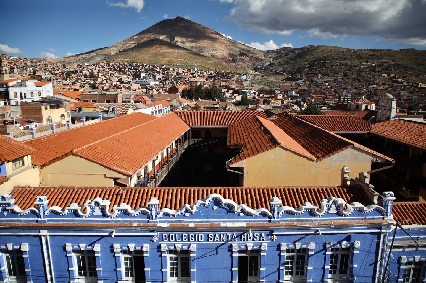 Potosí, Bolivien Häuser von Potosí vor einem Berg