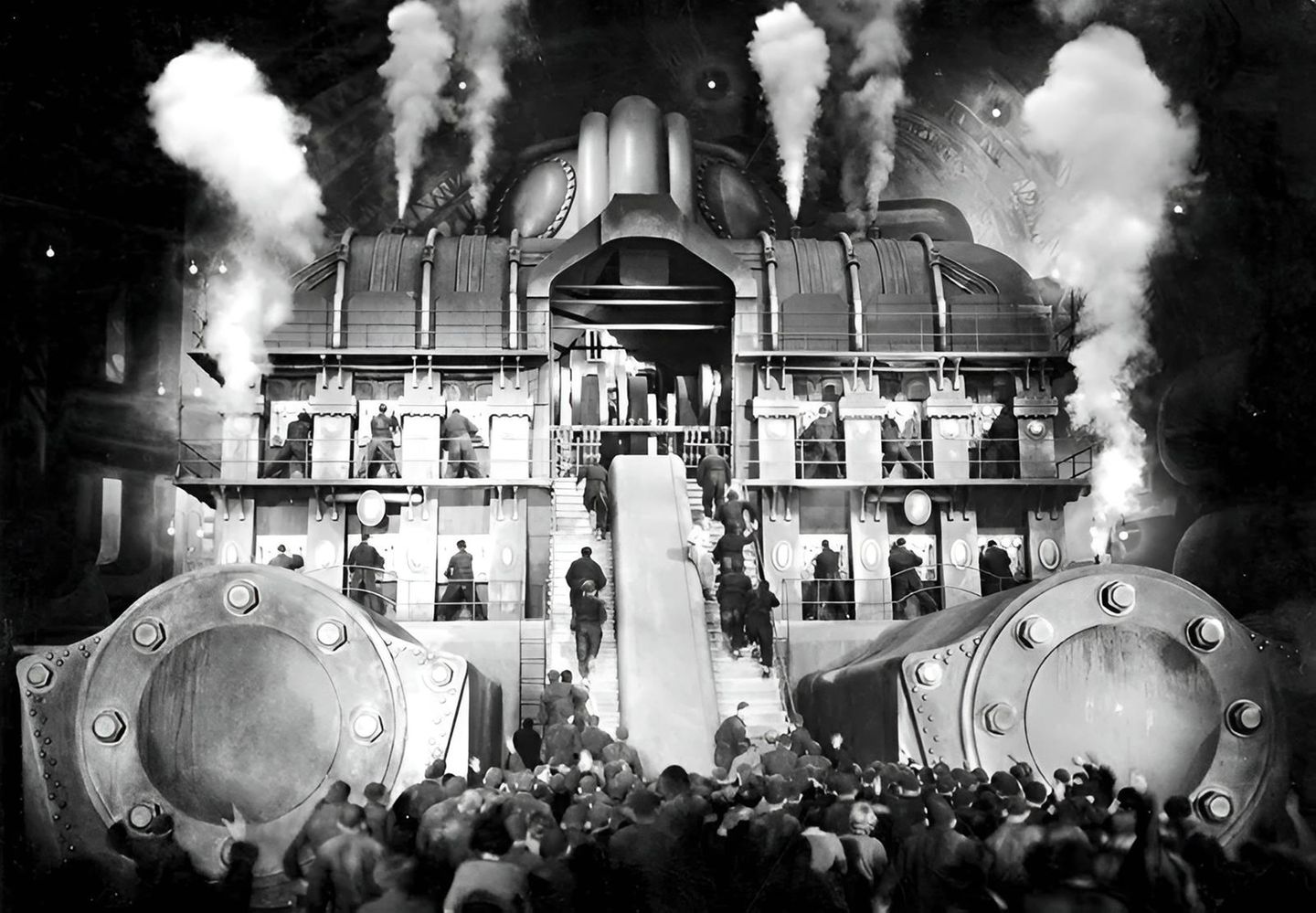 Die Hölle von "Metropolis" Szenenbild aus "Metropolis" zeigt Arbeiter an riesigen Maschinen