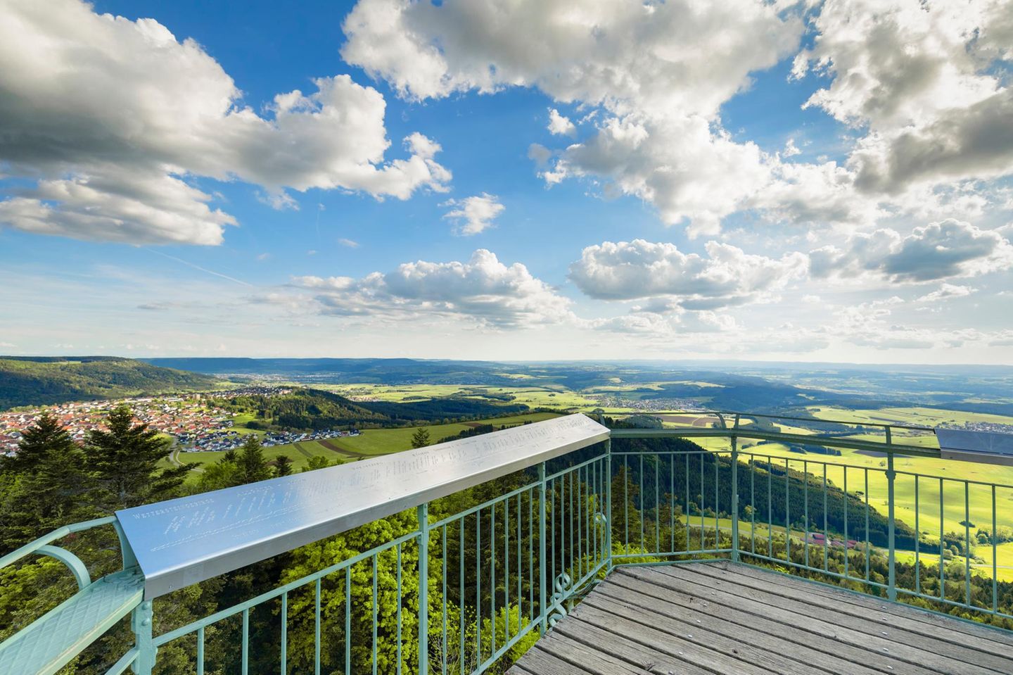 Ausblick auf dem Donauberglandweg Blick vom Lembergturm
