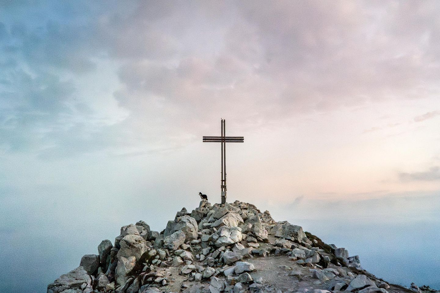 Magischer Sonnenaufgang am Weißhorn Seite 156