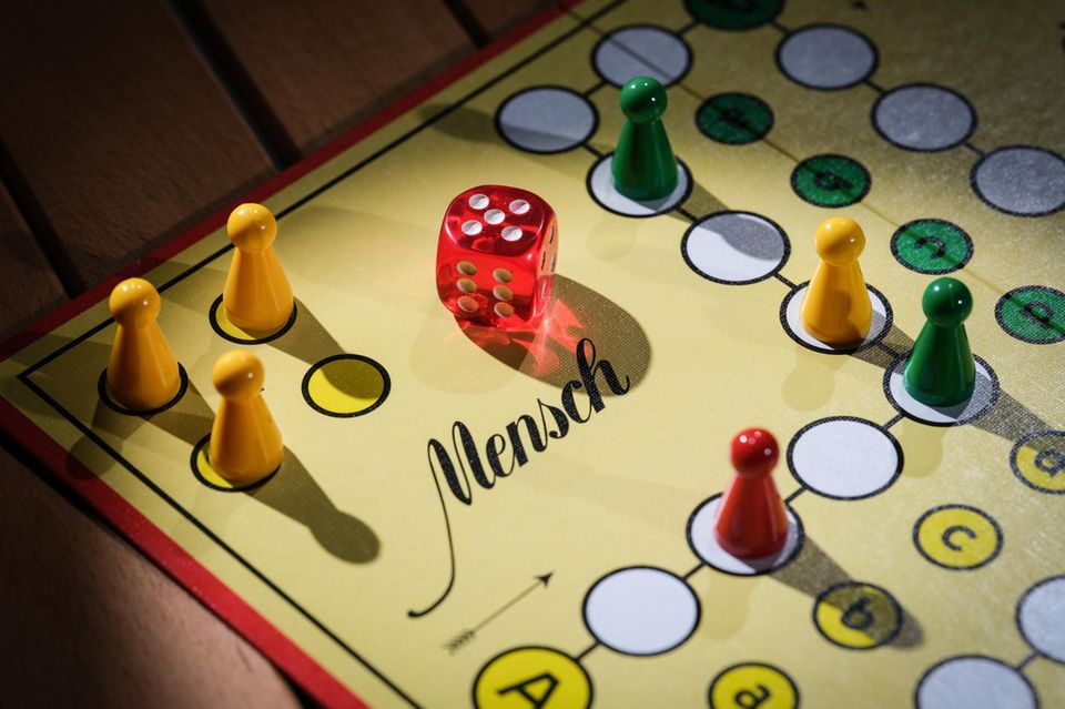 "Mensch ärgere dich nicht" gehört zu den Klassikern unter den deutschen Brettspielen. Ursprünglich stammt das Spielprinzip allerdings aus Indien 1.3333