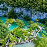 Wasserfälle und Wanderweg im Nationalpark Plitvicer Seen, Norddalmatien