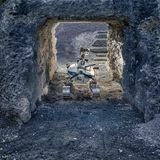 Roboter in einer Unterführung