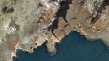 Zu den zentralen Aufgaben der ESA gehört die Beobachtung der Erde. Mit einer immer größer werdenden Flotte an Satelliten hält sie im Rahmen ihres Copernicus-Programms Wolken und Pole, Meere und Landflächen, Vegetation und Städte im Blick.   Unter anderem beobachten die zwei Sentinel-2-Satellliten alle fünf Tage jeden Flecken der Erde auf bis zu zehn Meter Auflösung. Die Daten helfen im Umwelt- und Klimaschutz, in der Land- und Forstwirtschaft, im Katastrophenmanagement, bei Stadtplanungen und bei der Verkehrsüberwachung. Besonders wichtig: Die Daten sind für alle Welt offen und kostenfrei im Netz zugänglich. In einer Zeit, in der Trump die Nasa kaputtspart, ist die Augabe der ESA umso wertvoller, der Menschheit den Zustand ihres Planeten vor Augen zu führen. 
