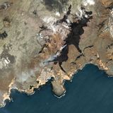 Zu den zentralen Aufgaben der ESA gehört die Beobachtung der Erde. Mit einer immer größer werdenden Flotte an Satelliten hält sie im Rahmen ihres Copernicus-Programms Wolken und Pole, Meere und Landflächen, Vegetation und Städte im Blick.   Unter anderem beobachten die zwei Sentinel-2-Satellliten alle fünf Tage jeden Flecken der Erde auf bis zu zehn Meter Auflösung. Die Daten helfen im Umwelt- und Klimaschutz, in der Land- und Forstwirtschaft, im Katastrophenmanagement, bei Stadtplanungen und bei der Verkehrsüberwachung. Besonders wichtig: Die Daten sind für alle Welt offen und kostenfrei im Netz zugänglich. In einer Zeit, in der Trump die Nasa kaputtspart, ist die Augabe der ESA umso wertvoller, der Menschheit den Zustand ihres Planeten vor Augen zu führen. 
