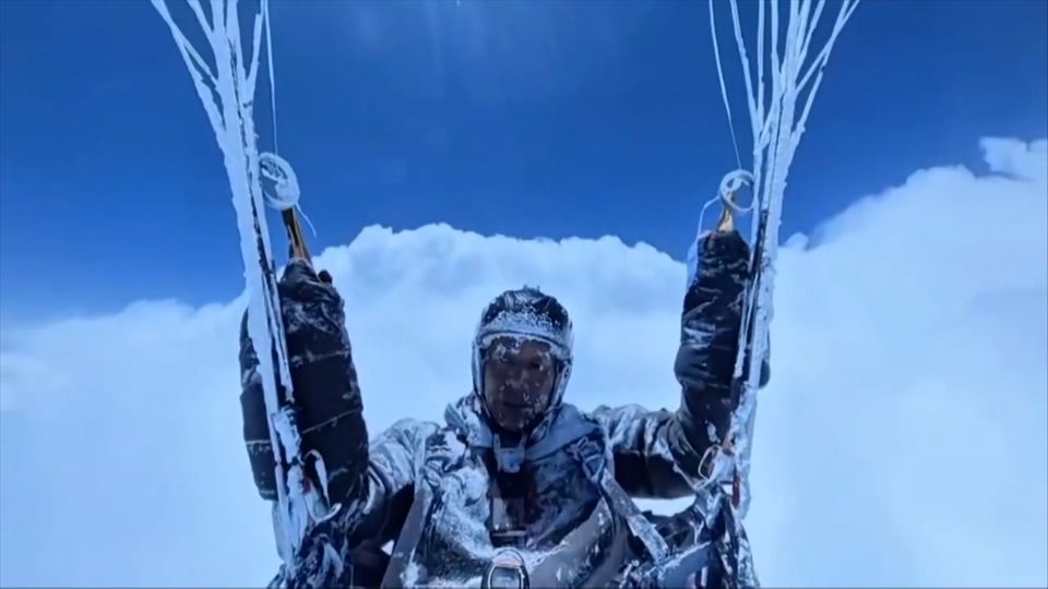 Qilian-Hochgebirge: Extreme Aufwinde: Gleitschirmflieger in China auf über 8000 Meter Höhe gesogen