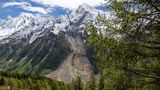 Ein zwei Kilometer langer Keil aus Eis, Fels und Geröll hat Blatten unter sich begraben. Die Erschütterung des Bergsturzes war noch in mehr als hundert Kilometer Entfernung messbar. 