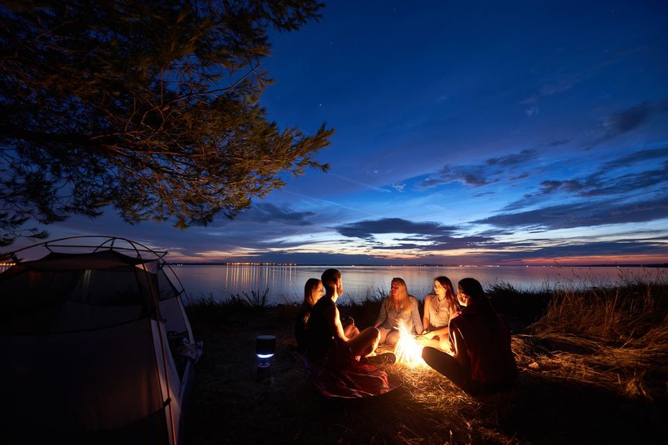 Raus aus dem Alltag, rein in die Natur: So gelingt das erste Mal Camping ohne Pannen