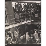 Menschenmenge auf einem Schiff