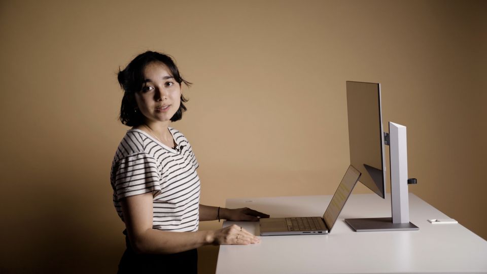 Ergonomie: Nackenkrämpfe und Kopfschmerzen? So schonen Sie Ihre Wirbelsäule am Arbeitsplatz
