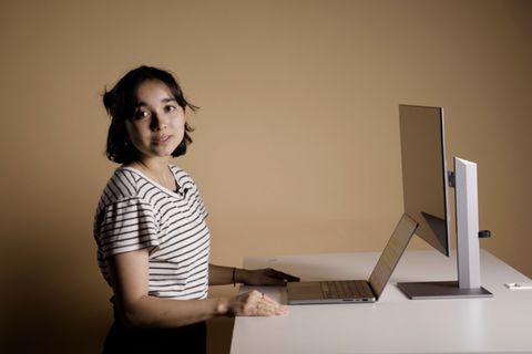 Ergonomie: Nackenkrämpfe und Kopfschmerzen? So schonen Sie Ihre Wirbelsäule am Arbeitsplatz