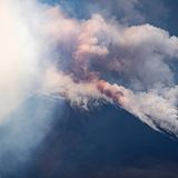 Asche und Rauchwolken am Ätna beim Vulkanausbruch im Juni 2025