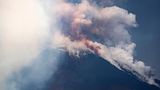 Asche und Rauchwolken am Ätna beim Vulkanausbruch im Juni 2025
