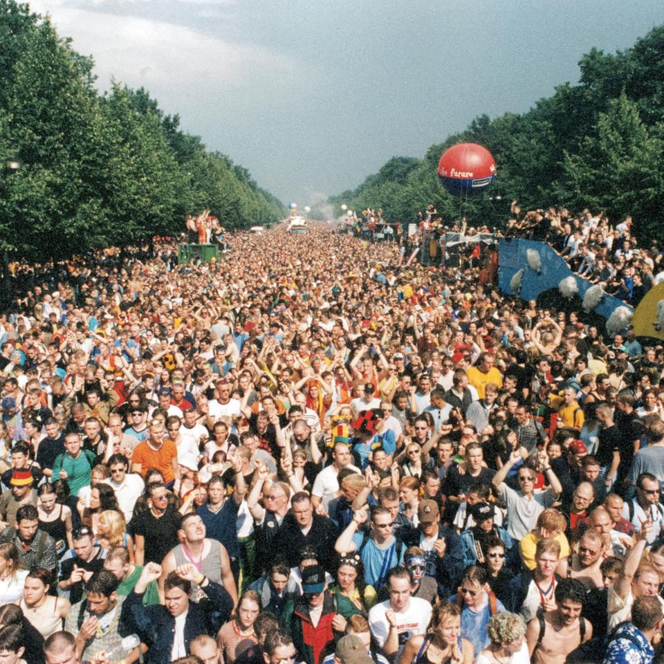 Feiernde Massen in Berlin