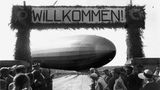 Zeppelin am Landeplatz