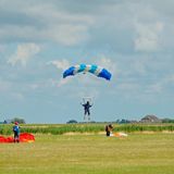 Fallschirmspringen auf der Insel Texel