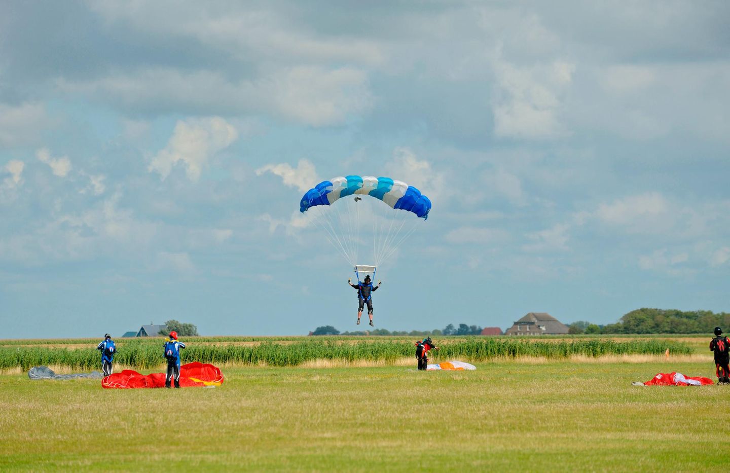 Fallschirmspringen auf der Insel Texel