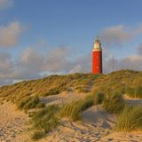 Eierland Leuchtturm in den Dünen an der nördlichsten Spitze der niederländischen Insel Texel
