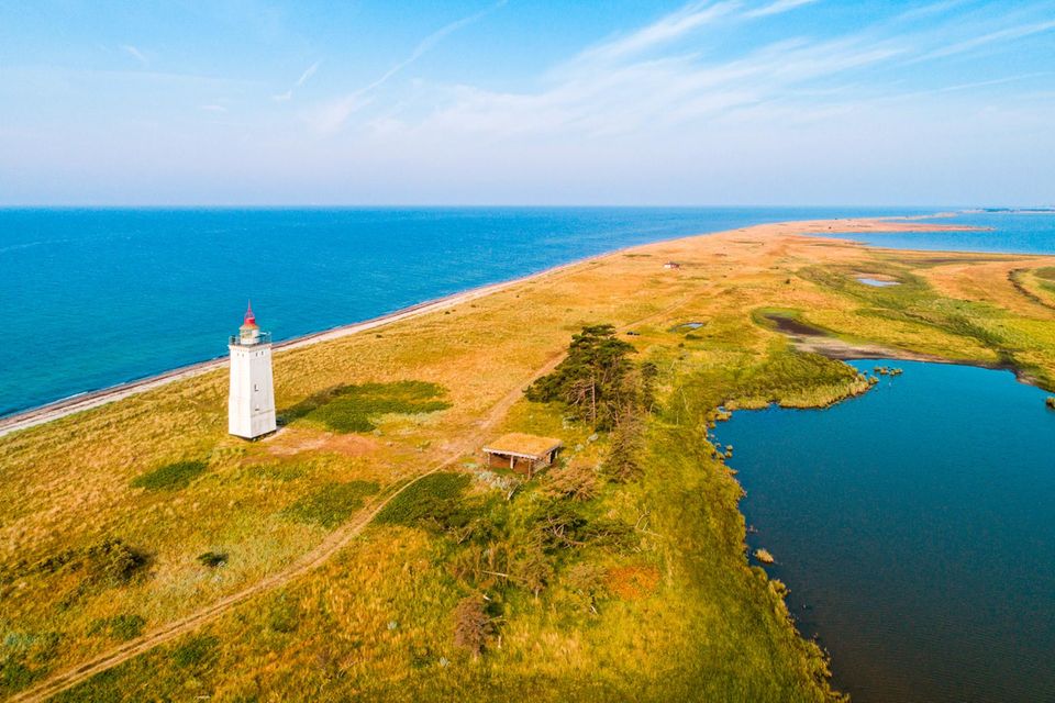 Leuchtturm Hyllekrok Fyr am Strand von Lolland