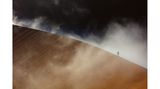 Namibias Sanddünen sind UNESCO-Weltnaturerbe und gehören mit mehr als 300 Meter Höhe zu den größten der Welt. Eingebettet in die älteste Wüste der Erde, die Namib, sind sie ein beliebtes Ziel für Landschaftsfotografen.