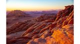 Das Wadi Rum in Jordanien ist auch als "Tal des Mondes" bekannt. Bizarre Felsformationen und weite rote Sandflächen dienten schon Filmen wie "Star Wars" oder "Dune" als Kulisse.