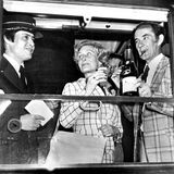 Gäste trinken Champagner