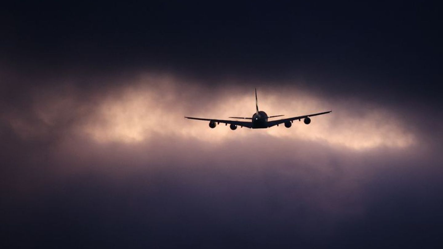 Zwischenfall-auf-Ryanair-Flug-Verletzte-durch-Turbulenzen-Was-k-nnen-Passagiere-tun-