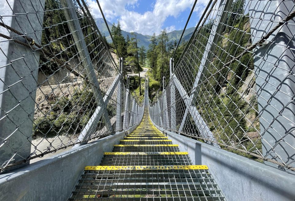 Hängebrücke über dem Kaiserbach Hängebrücke über dem Kaiserbach