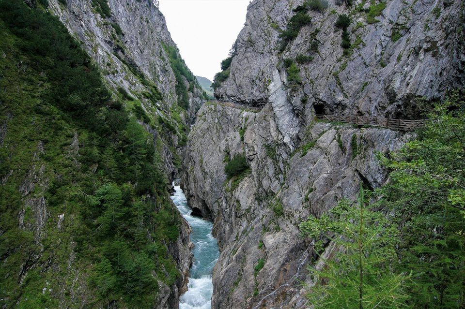 Daberklamm mit Kalserbach im Kalser Dorfertal. Daberklamm mit Kalserbach im Kalser Dorfertal.