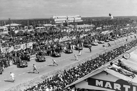 Le dÃ©part des 24 aux Heures du Mans, le 11 juin 1955.