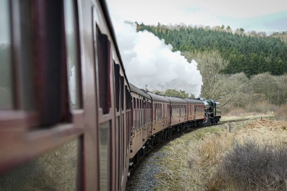 Touristenfahrt unter Dampf: Ab Pickering geht es mit der North Yorkshire Moors Railway, einer Museumsbahn, durch den gleichnamig 1.3333