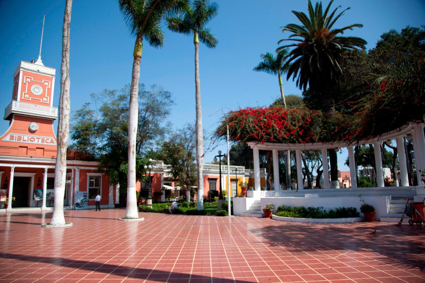 Platz mit Palmen in Barranco, Lima