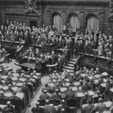 Abgeordnete im Plenarsaal des deutschen Reichstags