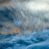 verschwommene Wellen im Gewitter