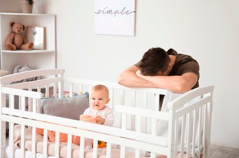 Alles andere als einfach: Peripartale Depression stört nicht selten auch das verbreitete Rollenbild als starker Vater 