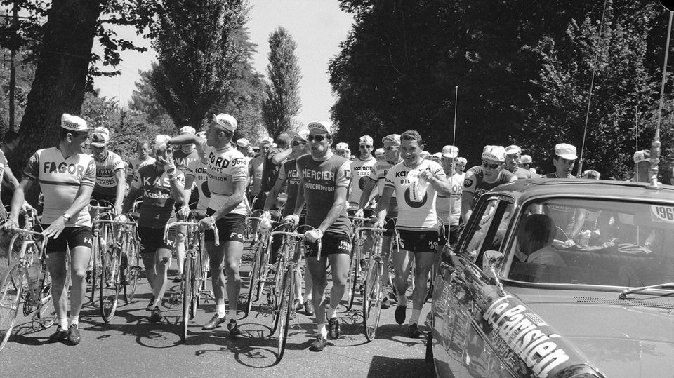 Lot De 23 Programmes Cyclistes - Mont Ventoux 1970 à 1998 - Collection