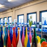 Bunte Vasen und Glaswaren