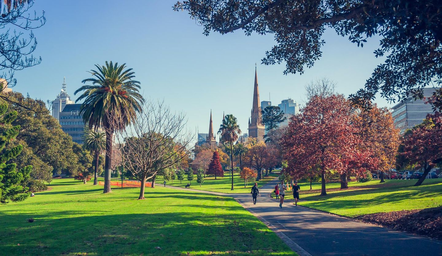 Platz 4: Melbourne, Australien Patrick's Cathedral from Fitzroy Gardens, Melbourne