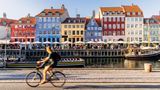 Fahrradfahrerin in Kopenhagen, Dänemark