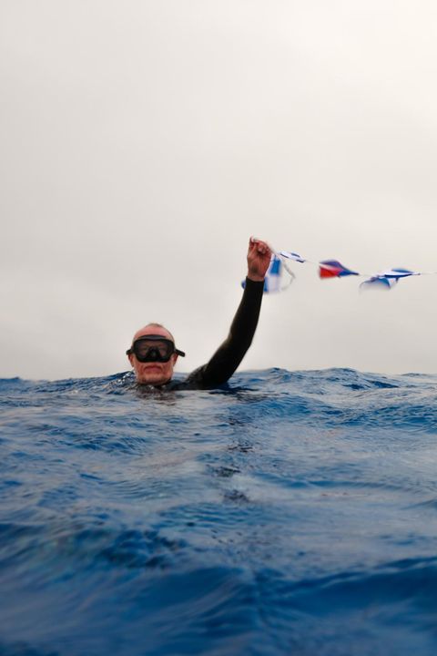 "Point Nemo" liegt wirklich am Ende der Welt: mitten im Pazifik, die ISS ist ihm mitunter näher als jede Landmasse. Chris Brown und sein Sohn haben es trotzdem dorthin geschafft
